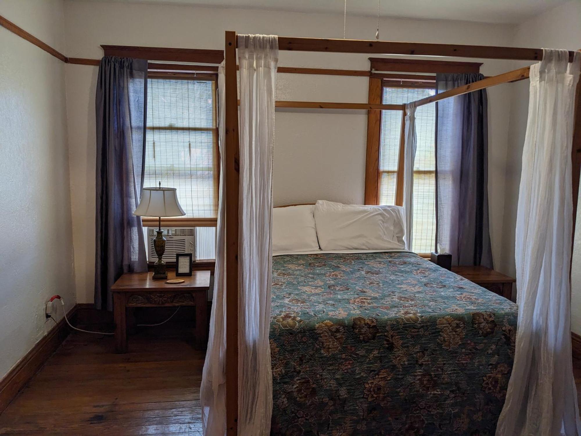 The Oliver House - Adults Only